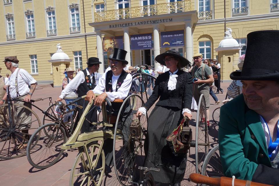 draisienne et tricycle