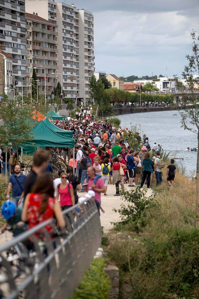 beaucoup de monde à Juvisy sur Orge