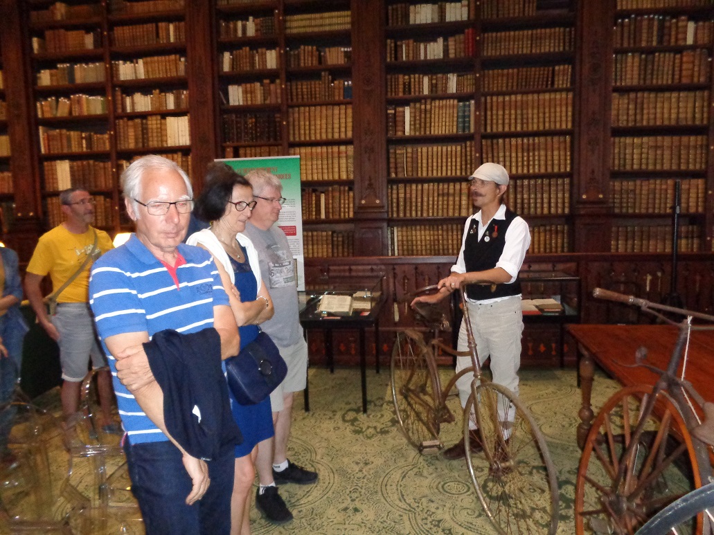 Conférence dans la salle patrimoniale bibliothèque de St Omer