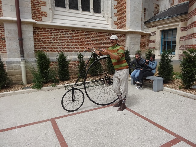 démonstration du Star Bicycle à la bibliothèque de St Omer